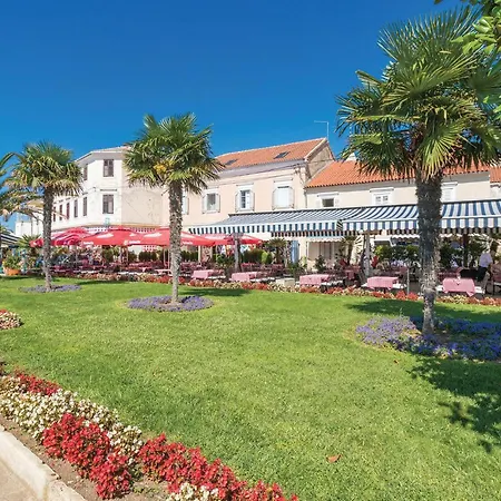 Lovely In Sveti Filip i Jakov