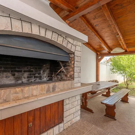 1 Bedroom Cozy In Daire Sveti Filip i Jakov
