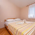 1 Bedroom Cozy In *