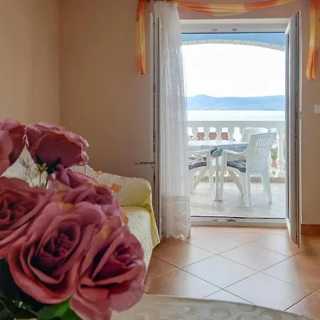 Lovely In With Kitchen Apartment