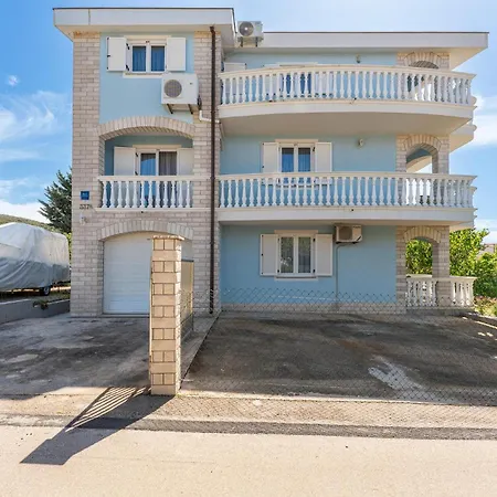 Lovely In With Kitchen Apartment